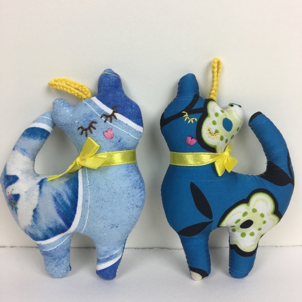 Pair of handmade cats 🐱 keychain ornaments